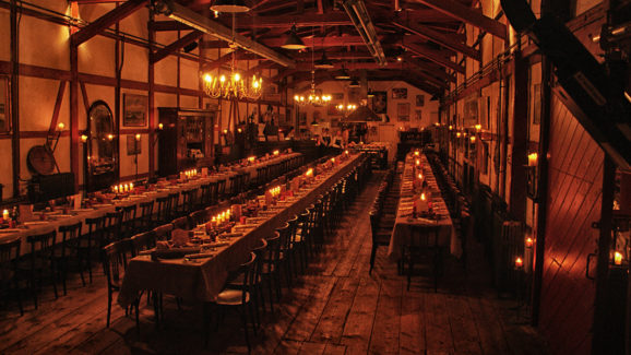 Auch für längere Tafeln ist im Lokschuppen platz.