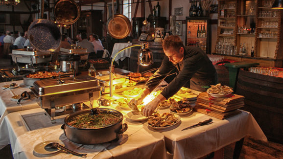 Im Lokschuppen werden die feinsten Delikatessen aufgetischt