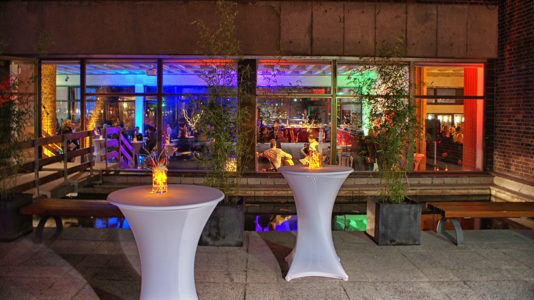 Kunsthallen-Hinterhof mit Beleuchtung