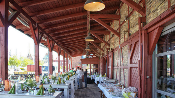 Der Lokschuppen lädt ein. Aufdeckt für das Teambaucenter.